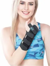 UM Wrist Splint Elastic Right  - G-12